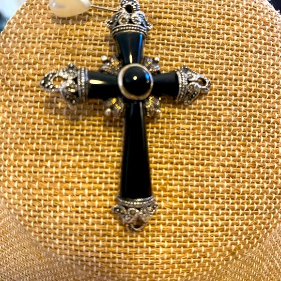 MARCASITE ONYX CROSS PENDANT - Picture 2 of 4